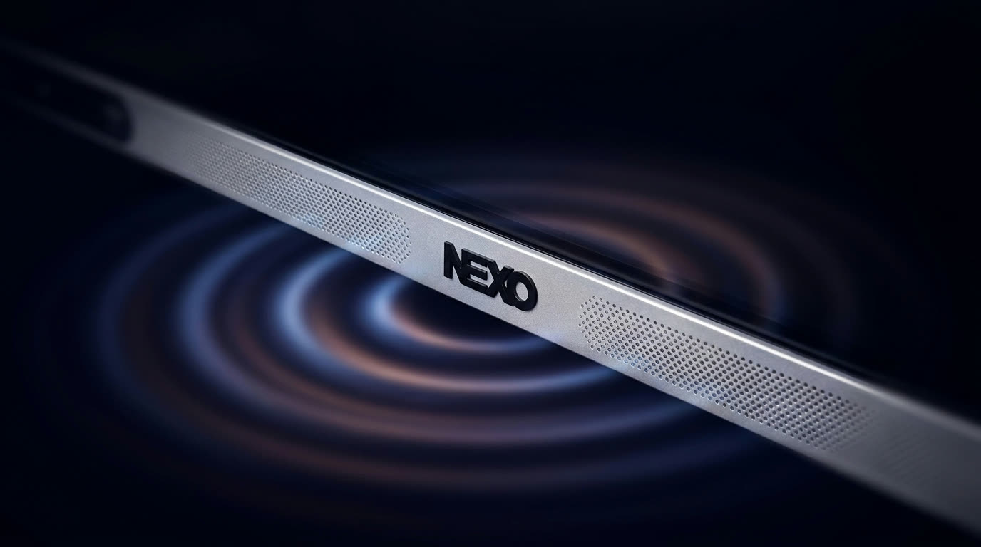 NEXO 하단 베젤의 스피커 그릴 클로즈업